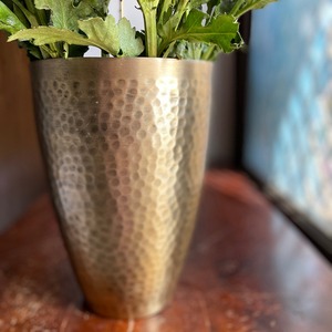 Florero de Metal de latón respetuoso con el medio ambiente grabado/en relieve, creatividad artesanal resistente, diseño moderno, cantidad personalizada, boda - Product Image 4