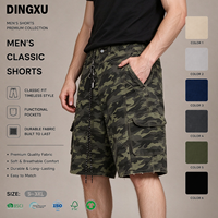 Shorts cargo décontractés pour homme à imprimé camouflage, avec passants de ceinture, bouton métallique, poches latérales, poche à rabat et poche arrière, longueur genou, coupe décontractée