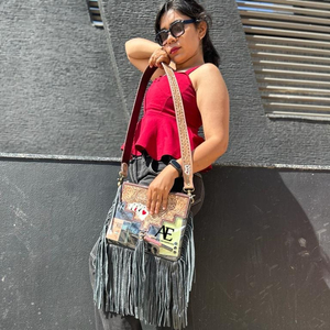 กระเป๋าหนังผู้หญิงอเนกประสงค์แบบมีสไตล์สไตล์ตะวันตกประดับด้วยเครื่องมือใสเครื่องมือแกะสลักสไตล์ร็อค - Product Image 1