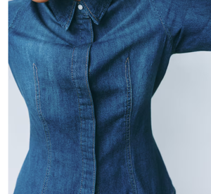 Chemise en jean bleu classique élégante avec col pointu, parfaite pour les sorties décontractées et un look moderne semi-formel - Product Image 2