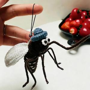Llavero de ganchillo hecho a mano con forma de insecto, divertido colgante de punto para bolso, accesorio decorativo de escritorio - Product Image 5