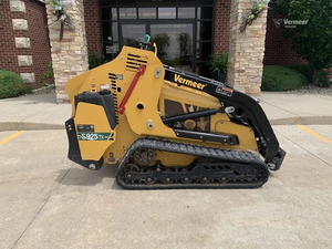 รถตักล้อยางขนาดเล็ก Vermeer S925TX ปี 2022 เครื่องยนต์ดีเซล Kubota 25 แรงม้า  น้ำหนักบรรทุก 925 ปอนด์  ขาย - Product Image 2