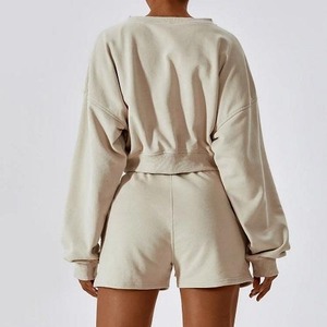 Conjunto de sudadera y pantalones cortos de cuello redondo de lana con puños de costilla de talla grande, chándal de mujer en blanco personalizado con logotipo - Product Image 2