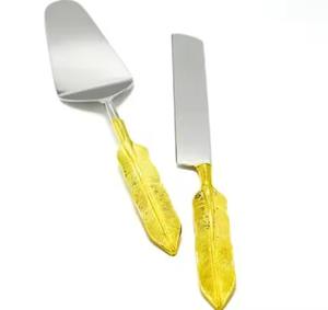 Ensemble de couteau et de serveur à gâteau en acier inoxydable avec manche à motif de feuille pour les réunions de famille, service de desserts - Product Image 1