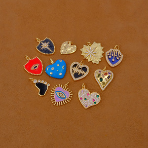 Colgante de huella de bebé chapado en oro con acentos de CZ de esmalte negro, abalorio delicado personalizado para collar, pulsera hecha de latón - Product Image 6