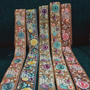 Encaje bordado floral colorido elegante para proyectos de moda, decoración del hogar y artesanía - Product Image 1