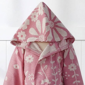 เสื้อคลุมอาบน้ำเด็กเดซี่ คิดส์ ลายดอกไม้ มีฮู้ด สำหรับเด็กอายุ 5-8 ปี - Product Image 2