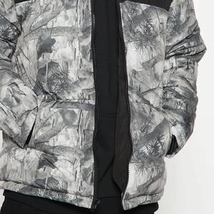 บริการ OEM ขายส่งเสื้อพัฟเฟอร์พิมพ์โลโก้ตามสั่งสำหรับผู้ชาย เสื้อผ้าฤดูหนาว มีหลายกระเป๋า เสื้อพัฟเฟอร์แบบซับลิเมชั่น - Product Image 3