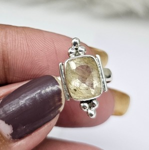 Anillo de Bodas de rutilo dorado clásico con ajuste de bisel de Plata Perla y Diamante Diseño de mariposa Joyería de aniversario - Product Image 2