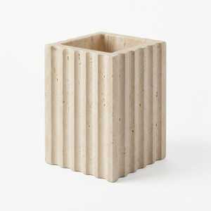 Macetero de Piedra Travertino Tallado a Mano, Color Beige Natural, Jarrón Cuadrado Decorativo, Origen Pakistán, Artículo Coleccionable para Jardín Interior - Product Image 1