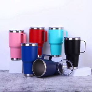 Tasses de voyage isothermes en acier inoxydable de 30 oz avec logo personnalisé, poignée et couvercle magnétique – Vente chaude - Product Image 1