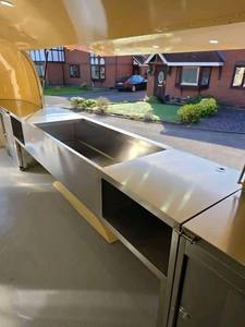Remolque de Comida Móvil Rosa, Camión de Comida de Doble Eje, Remolque de Comida Personalizado con Ventana de Servicio para Eventos al Aire Libre - Product Image 2