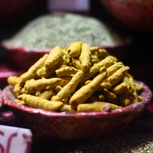 Curcuma Longa biologique séché, récolté à la main, pour épices, remèdes à base de plantes et naturels, prix de gros - Product Image 5