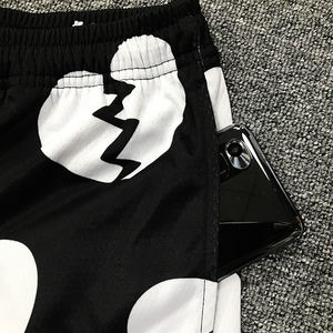 กางเกงขาสั้นตาข่ายสำหรับผู้ชายพิมพ์ลายตัวหนังสือแฟชั่นพิมพ์ซับลิเมชันสำหรับใส่เล่นบาสเก็ตบอล - Product Image 4