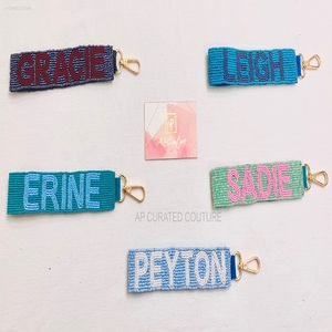 Diademas con cuentas de semillas adornadas a mano indias con clase, llaveros encantadores, accesorios para bolsos con intrincadas cuentas para accesorios para el cabello - Product Image 3