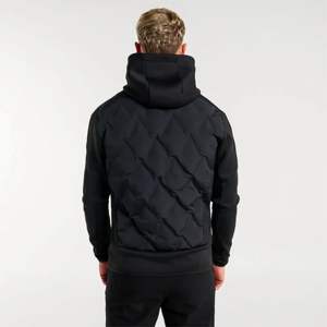 Chaqueta híbrida acolchada Chevron negra Estilo deportivo con mangas de neopreno Diseño con capucha Tiradores de cremallera duraderos y ajuste moderno - Product Image 3