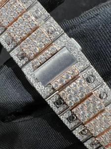 Reloj Analógico de Acero Inoxidable con Incrustaciones de Diamantes y Piedras de Moissanita Brillantes que Ofrecen una Experiencia de Lujo Premium - Product Image 3