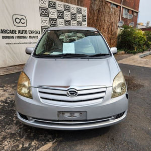 Jantes en alliage T-oyota Spacio usagées propres et entièrement entretenues, caractéristiques de sécurité modernes et extérieur élégant - Product Image 1