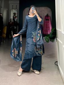 Costume Salwar en soie fabriqué à la main de créateur, robe longue pakistanaise Kameez Dupatta à la mode pour les cérémonies de mariage et de fête - Product Image 5