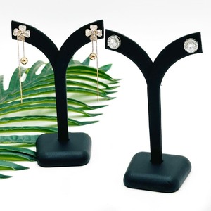 Porte-bijoux blanc et noir avec un design élégant et simple Idéal pour organiser des bagues, des boucles d'oreilles et des colliers pour un usage quotidien - Product Image 5