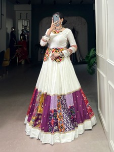 Lehenga Choli de Rayón con Bordado Gamthi, Venta Caliente, Fabricante y Proveedor de Moda Femenina - Product Image 3