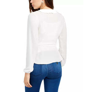 Camicetta da donna bianca taglia XL con volant e finto incrocio, in chiffon e popeline, modello lungo con ricami e decorazioni in pizzo, collo alto - Product Image 2