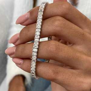 Exquisita Pulsera de Diamantes con Corte Esmeralda de 9.26 Ct, VS1, Certificado IGI, Oro Blanco de 14K, Engaste de Laboratorio, Joyería de Lujo para Regalo - Product Image 5