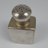 Moulin à poivre et shaker en laiton de qualité supérieure avec finition argent antique Artisan fait à la main offrant un accent décoratif