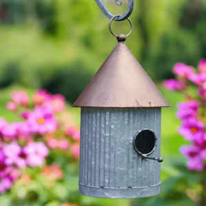 Nichoir en métal galvanisé rustique | Décoration de jardin suspendue extérieure à toit ondulé en gros - Product Image 1