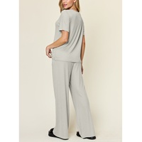 Nouvel Arrivage Ensemble Short 2 Pièces Femme Automne T-shirt Manches Courtes Designer Legging 100% Coton Coupe Ajustée Bouton Uni Imperméable