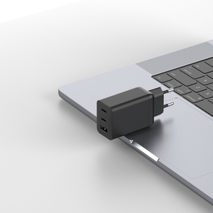 ที่ชาร์จ USB <span class=keywords><strong>3</strong></span>พอร์ต65W แบบพรีเมี่ยมตัวเครื่องสีขาวขัดเงาพร้อมปลั๊กพับได้เครื่องชาร์จเร็วของ Gan สำหรับ MacBook โทรศัพท์แท็บเล็ต - Product Image 4