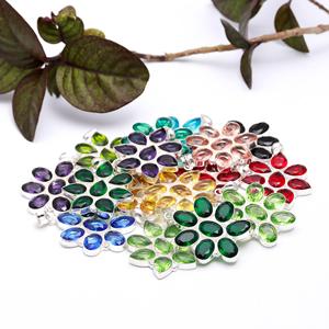 Lote al por mayor de 50 piezas de plata alemana 925 chapada en plata, con diseño de flor cristiana de moda y engaste de bisel de crisoprasa múltiple, de tercer fabricante - Product Image 1