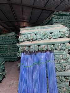 2024 mango de escoba de madera Natural 100% de la mejor calidad con cabeza de PVC estilo religioso diseño redondo pulido para uso doméstico hecho Vietnam - Product Image 3