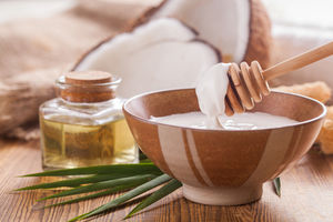 Aceite de coco MCT de alta calidad para el cuidado de la piel y el cabello Proveedores mayoristas del sur de la India Aceite esencial al mejor precio - Product Image 5