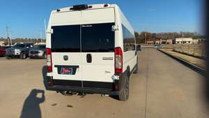 Minibús RAM ProMaster 2026, Volante a la Izquierda, Diésel, Transmisión Automática Allison, 4x2, Motor Yuchai, 11-20 Asientos, Emisión Euro 5, 17500 kg de Peso Bruto Vehicular - Product Image 3