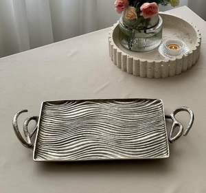 Plateaux de service uniques en aluminium Fabriqué en Inde Plateau de service en aluminium Plats de service en aluminium - Product Image 2