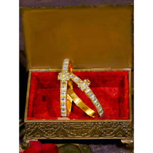 Bracelets de mode Jadau Kundan plaqués or de couleur blanche, fermeture à vis, tailles 2,2-2,6, une paire MB187W - Product Image 4
