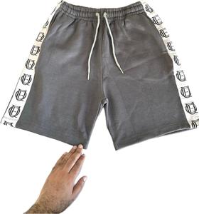 Short en coton mélangé pour hommes fabriqué sur mesure, offre une variété de shorts personnalisés pour la plage, la salle de sport et le yoga. - Product Image 3
