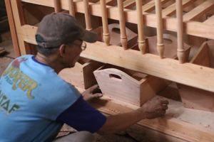 Cuna para Bebé de Madera de Caoba Maciza, Tallada a Mano, Estilo Europeo Clásico Moderno, Resistente y No Plegable - Rosa - Product Image 3