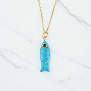 Collier pendentif en forme de poisson turquoise sculpté à la main avec des pierres précieuses émeraude-Pendentif en argent 925 et or vermeil - Product Image 1