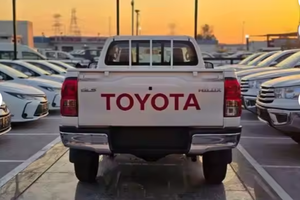 MEILLEUR TOYOTA <span class=keywords><strong>HILUX</strong></span> SIMPLE CABINE TRANSMISSION MANUELLE 2 PORTES MOTEUR <span class=keywords><strong>DIESEL</strong></span> 4.1-6L <span class=keywords><strong>TURBO</strong></span> PHARES LED 200-250PS CUIR FONCÉ - Product Image 2