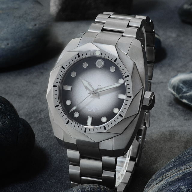 Diving Titanium NH35 Automatic Classic Design Mechanical Watch Luminous Dial Men Sapphire Crystal Watch Manufacturer