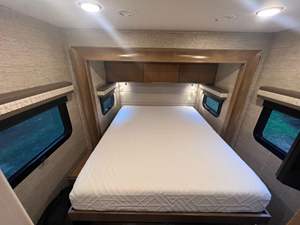 Autocaravana Tiffin Wayfarer 25QW Sprinter 4500 2020 ~5,100 Millas, Motor Turbodiésel V6, Equipamiento de Alta Gama - Product Image 6