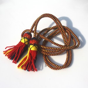 เชือกคล้องคอแบบสายรุ้ง หลากสี ทำจากอะคริลิกและขนสัตว์ พร้อมพู่ห้อยสองอัน สีแดง น้ำเงิน เหลือง หนา 8 มม. ยาว 2 เมตร เชือกตกแต่งสำหรับงานฝีมือ - Product Image 1