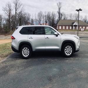 Toyota Grand Highlander 2024 en parfait état - Product Image 3