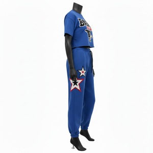 เสื้อครอปท็อปและกางเกงจ็อกเกอร์ผ้าฟลีซผสมคอตตอนโพลีเอสเตอร์สีน้ำเงินรอยัลสำหรับผู้หญิง หนัก 300 GSM พร้อมปักโลโก้แบบแพทช์ ชุดเซ็ตสำหรับผู้หญิง - Product Image 3