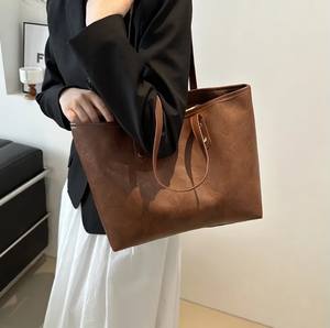 Bolso Tote para Portátil de Cuero Genuino de Primera Calidad, Color Marrón Oscuro, Unisex, Resistente al Agua, con Cierre y Forro a Cuadros - Product Image 3