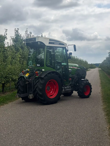 Tracteur agricole à roues FENDT 210 V S3 PROFI d'occasion, 110 CV, 120 CV, 140 CV, 150 CV, 4 roues motrices, le meilleur pour la ferme - Product Image 4