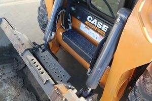 ซื้อรถตักล้อยางแบบสกิดสเตียร์ SV340B ปี 2023 พร้อมกำลังยก 9 ตัน สำหรับขาย - Product Image 3