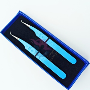 Pinzas de pestañas con mango en forma de corazón de 45 grados personalizadas, acero inoxidable sostenible para un agarre y aislamiento perfectos - Product Image 3